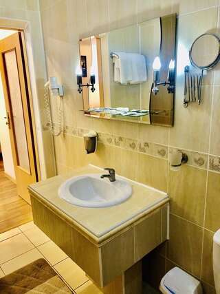 Отель Hotel Palace Ukraine Николаев Люкс-1