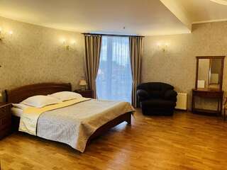 Отель Hotel Palace Ukraine Николаев Суперлюкс с кроватью размера "king-size"-3