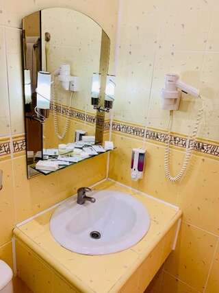 Отель Hotel Palace Ukraine Николаев Стандартный двухместный номер с 1 кроватью-13